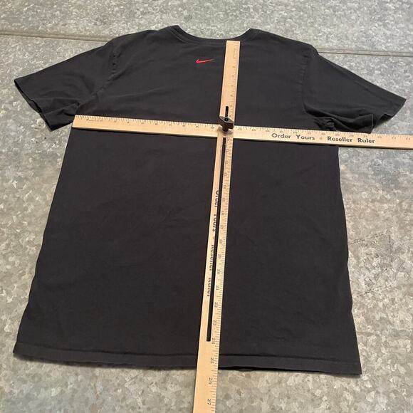 Air Max The Nike Tee Shirt Mens Medium Athleisure Vintage 90s Sneaker Graphic - Picture 4 of 6